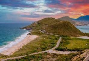 What are the benefits of a St Kitts and Nevis passport for an investor?